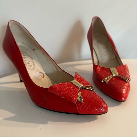 Vintage Red Pumps With Bows, Made In Spain, Embossed Leather, Gold Elements - Picture 2 of 16